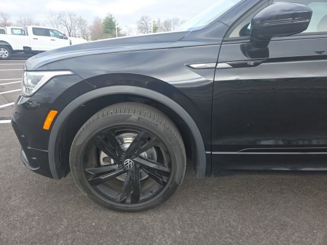 Used 2023 Volkswagen Tiguan SE R-Line AWD/4WD image 18