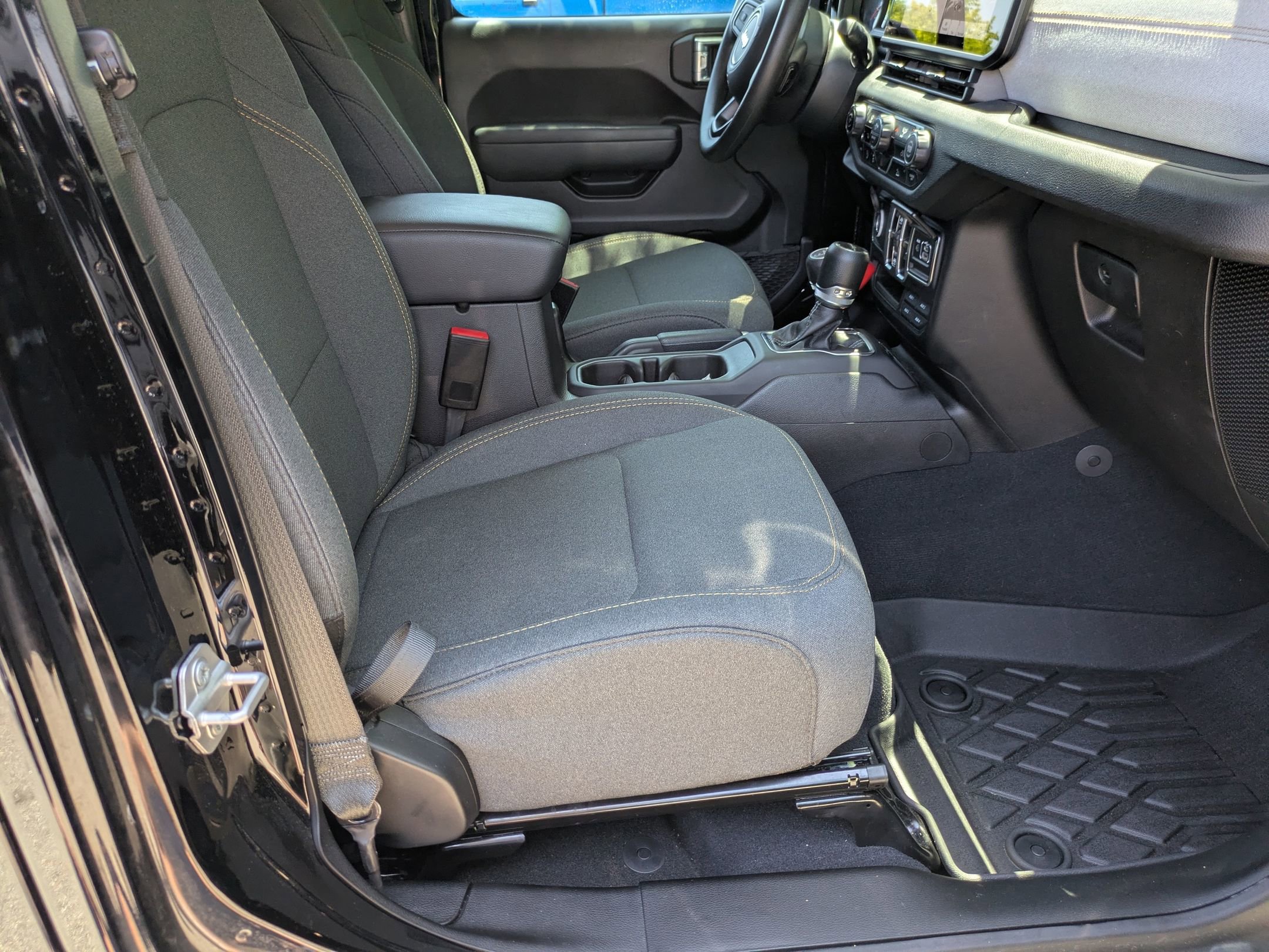 Used 2024 Jeep Gladiator Sport AWD/4WD image 31