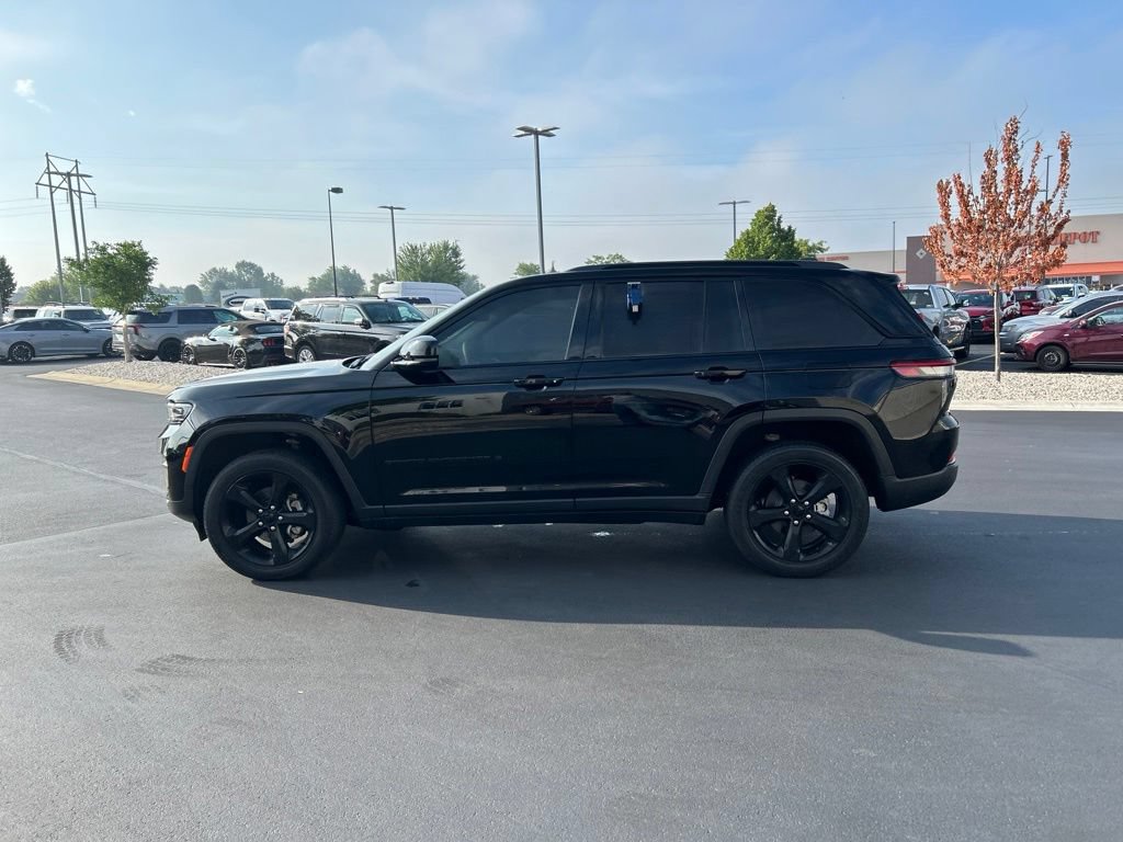 Used 2023 Jeep Grand Cherokee Altitude AWD/4WD image 31