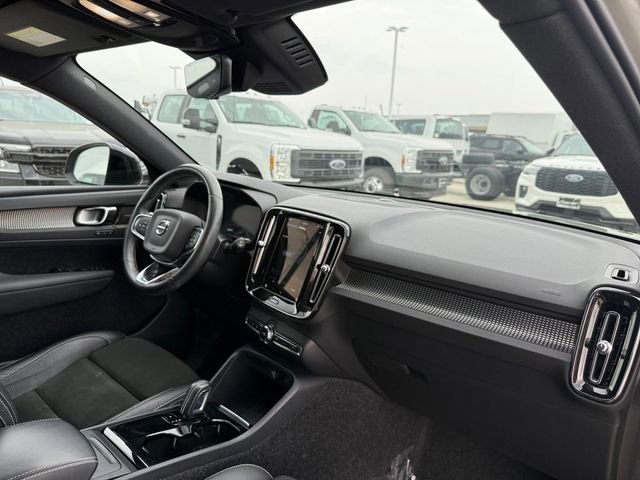 Used 2021 Volvo XC40 P8 Recharge image 12