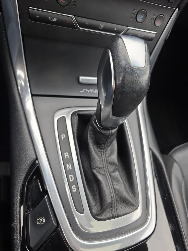 Certified 2017 Ford Edge Titanium w/ Equipment Group 301A FWD image 33
