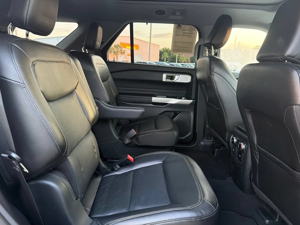 Certified 2023 Ford Explorer Limited w/ Limited Technology Package RWD image 33