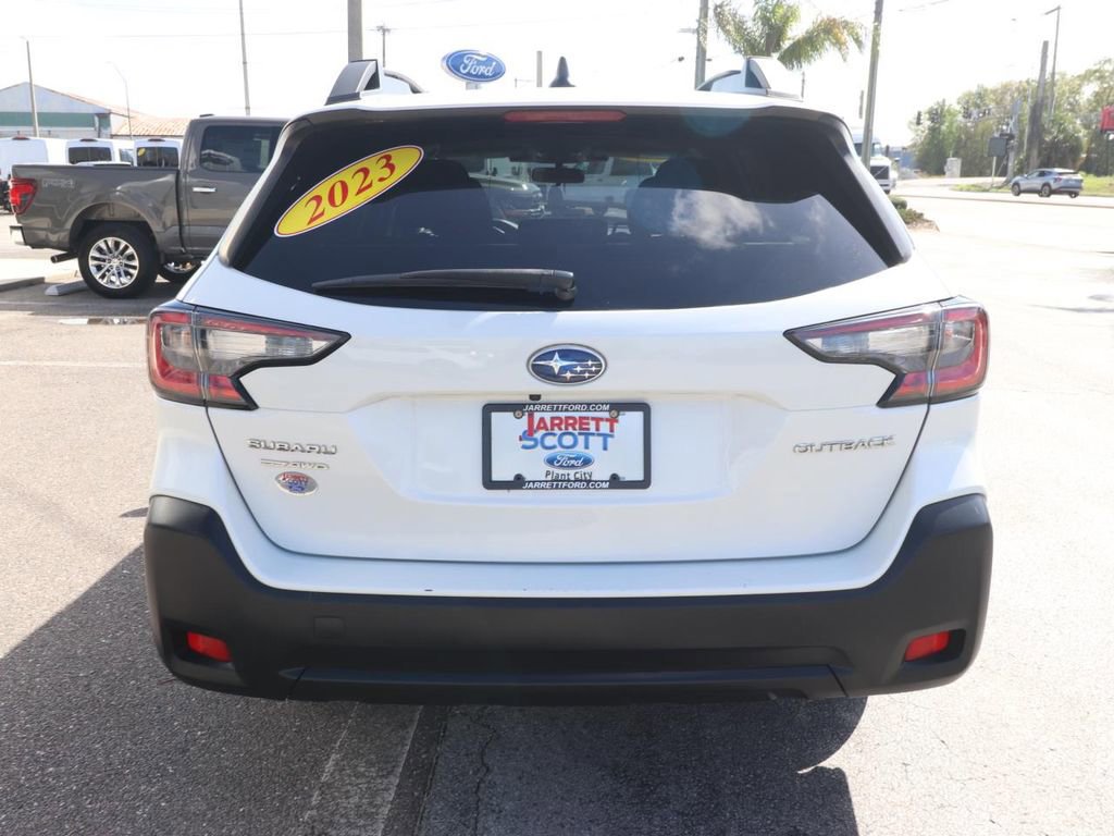 Used 2023 Subaru Outback Premium image 4