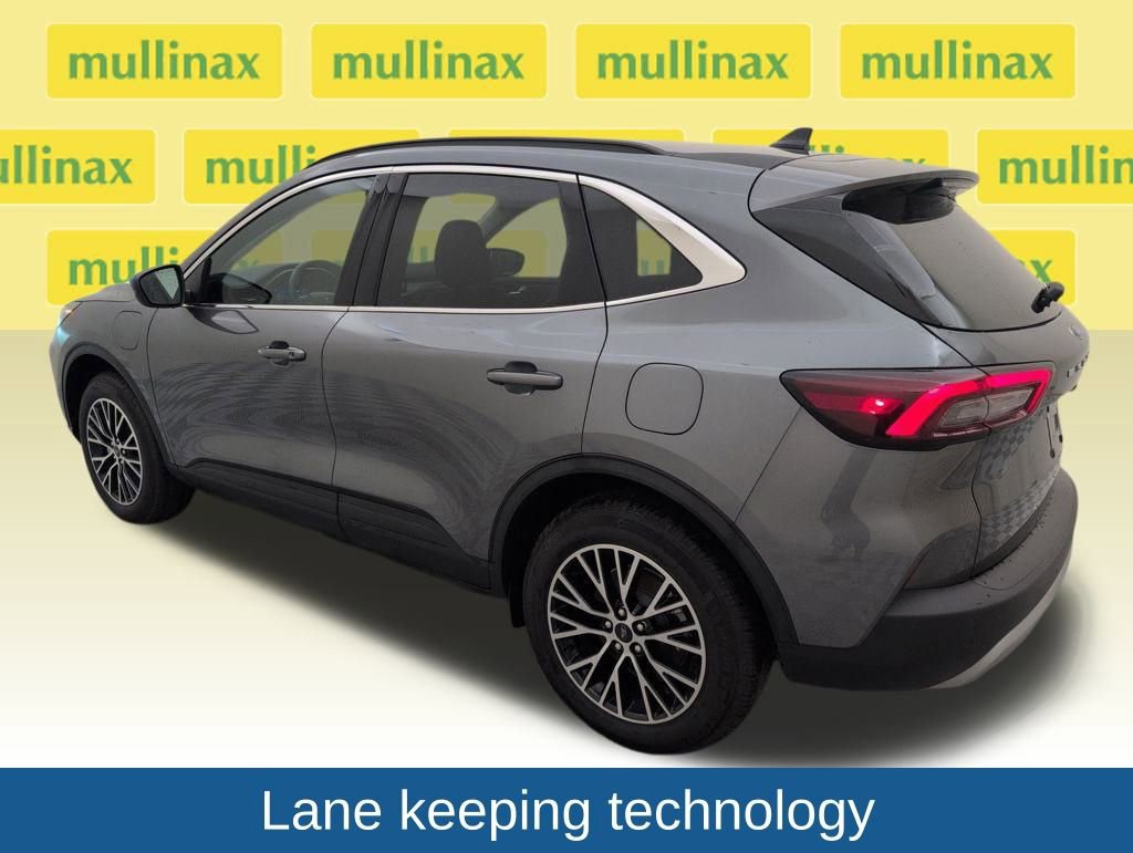 Certified 2025 Ford Escape SE image 3