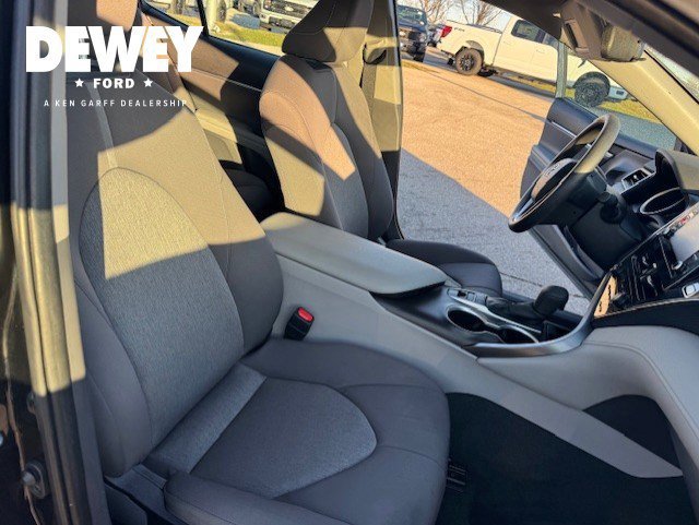 Used 2022 Toyota Camry LE image 29