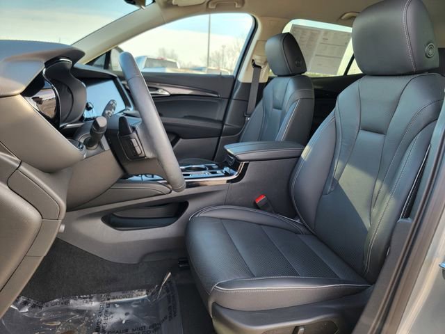 Used 2023 Buick Envision Essence image 19