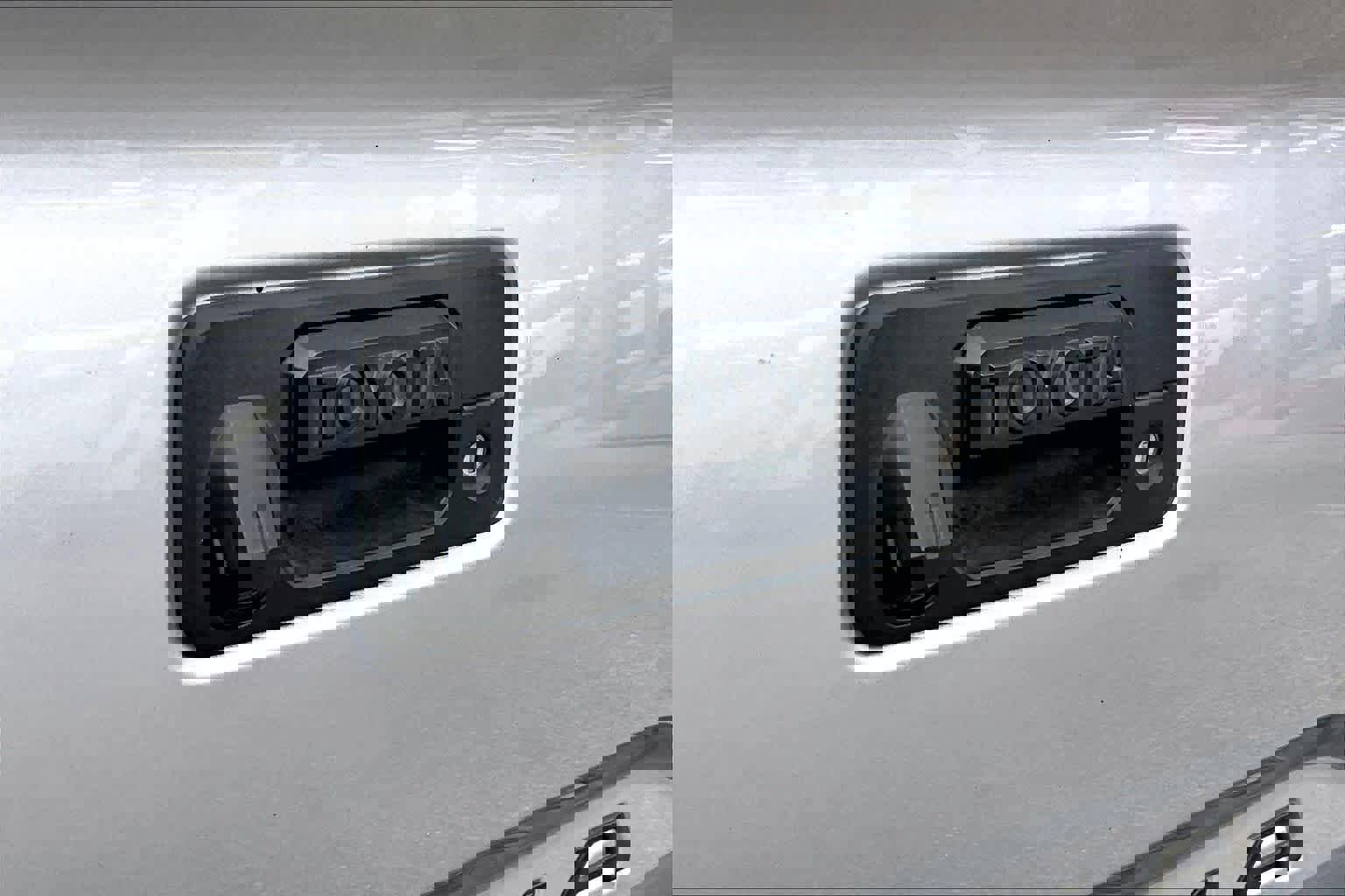 Used 2018 Toyota Tacoma TRD Off-Road image 32