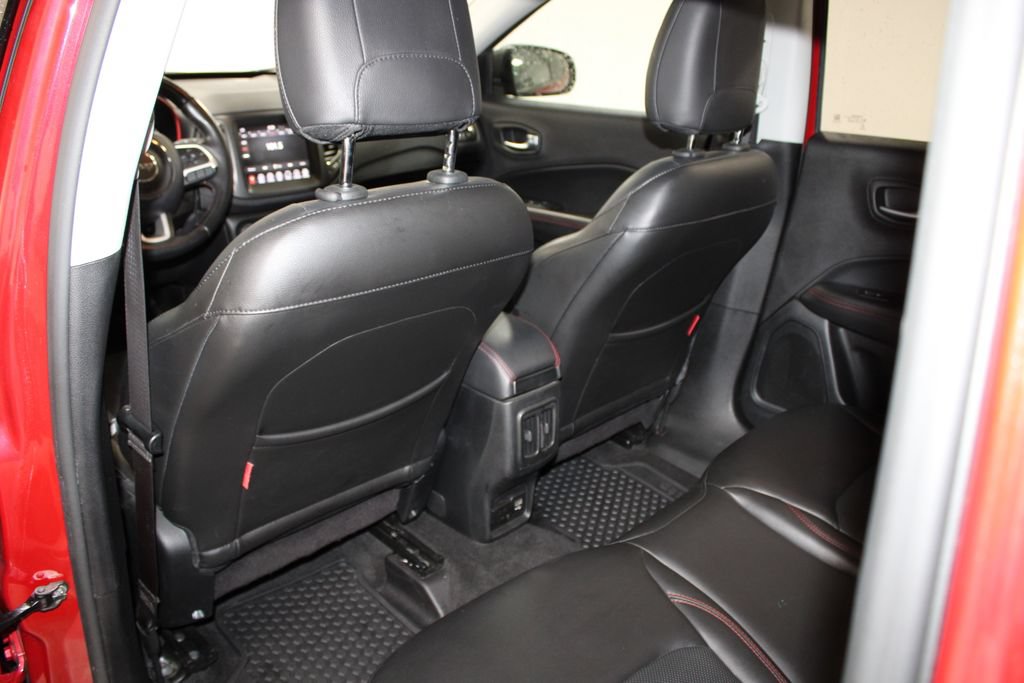 Used 2018 Jeep Compass Trailhawk w/ Leather Interior Group AWD/4WD image 26