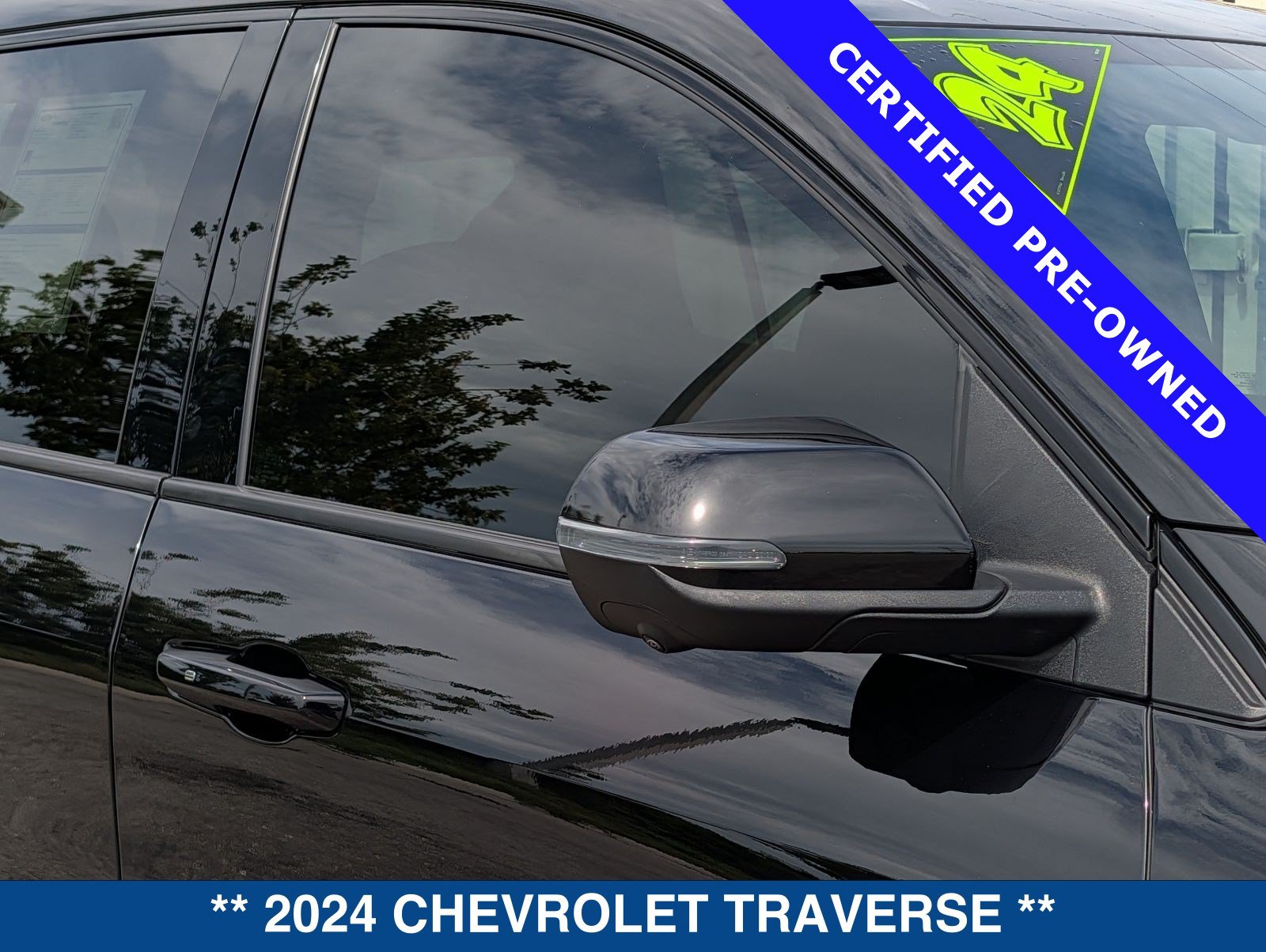 Used 2024 Chevrolet Traverse RS FWD image 11