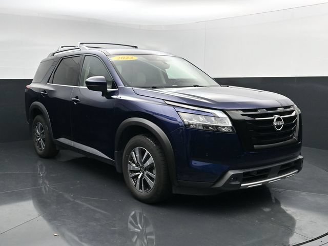 Used 2023 Nissan Pathfinder SL FWD video 2