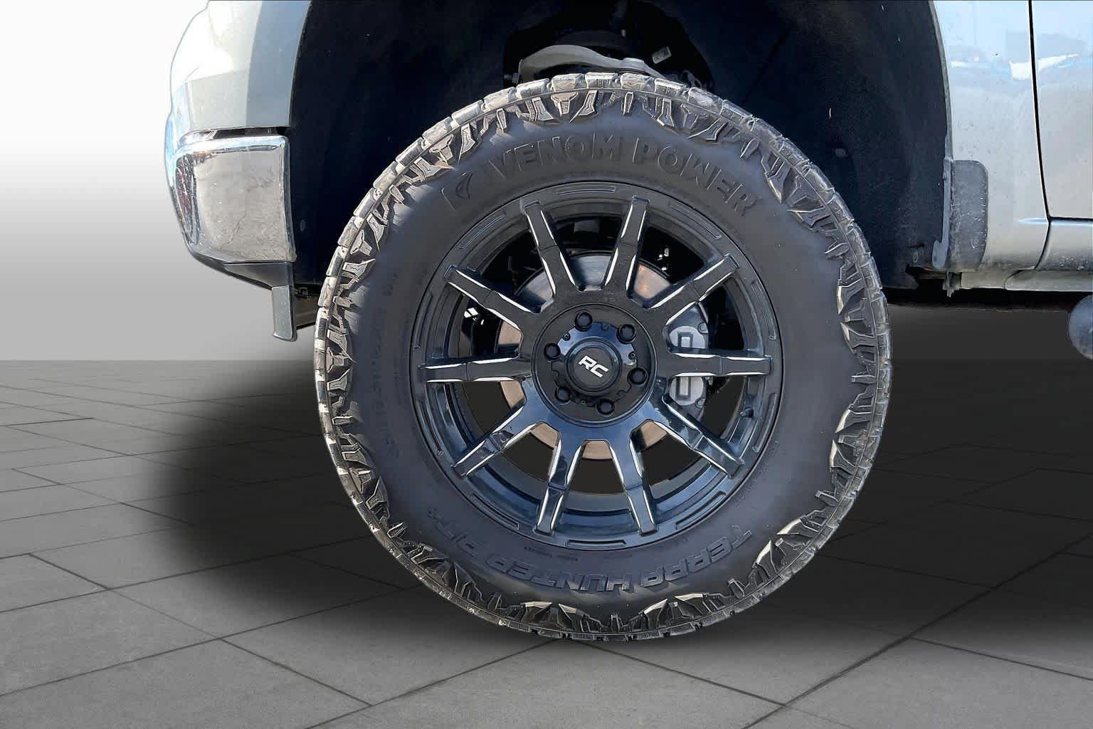Used 2025 Chevrolet Silverado 1500 LT AWD/4WD image 11