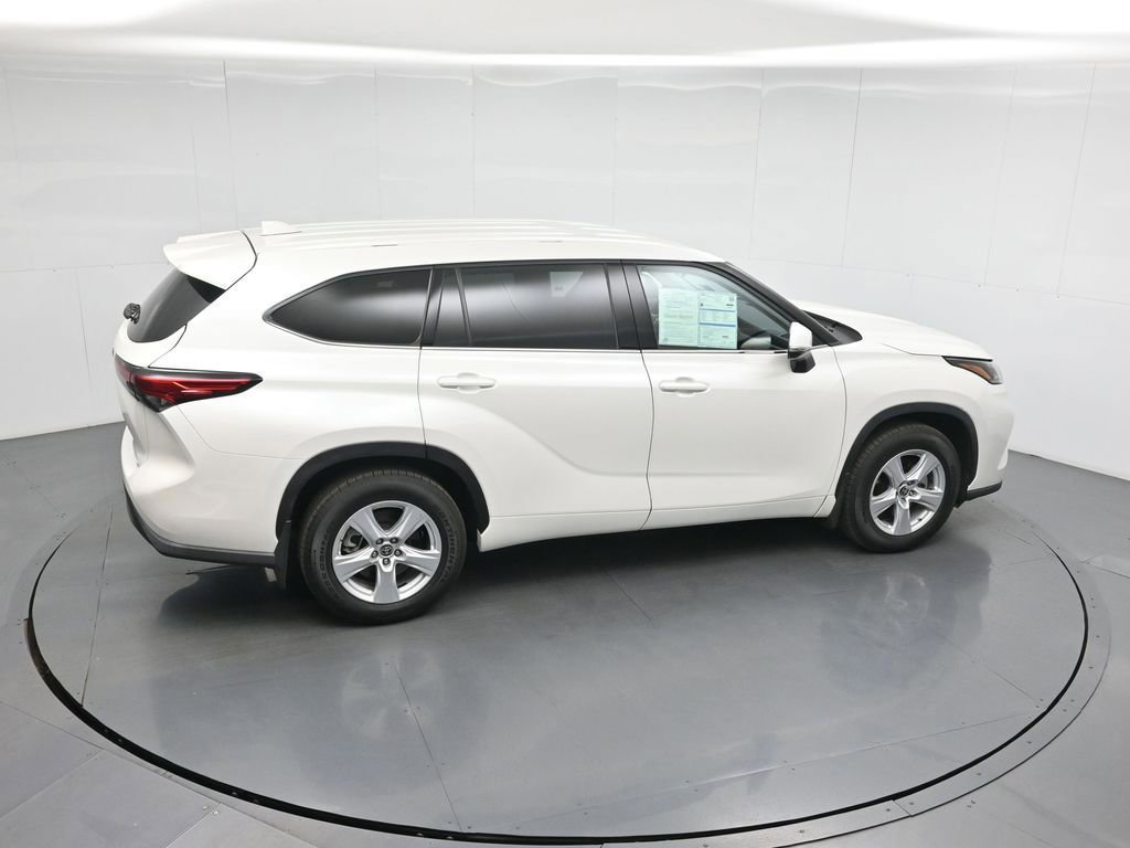 Used 2021 Toyota Highlander LE image 15