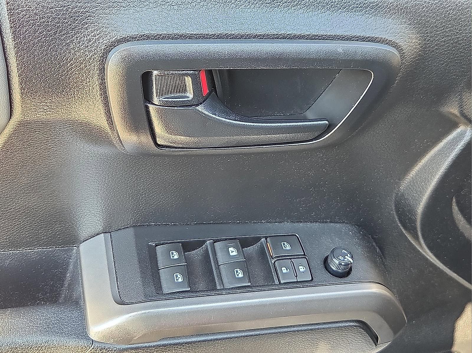 Used 2022 Toyota Tacoma SR5 RWD image 13