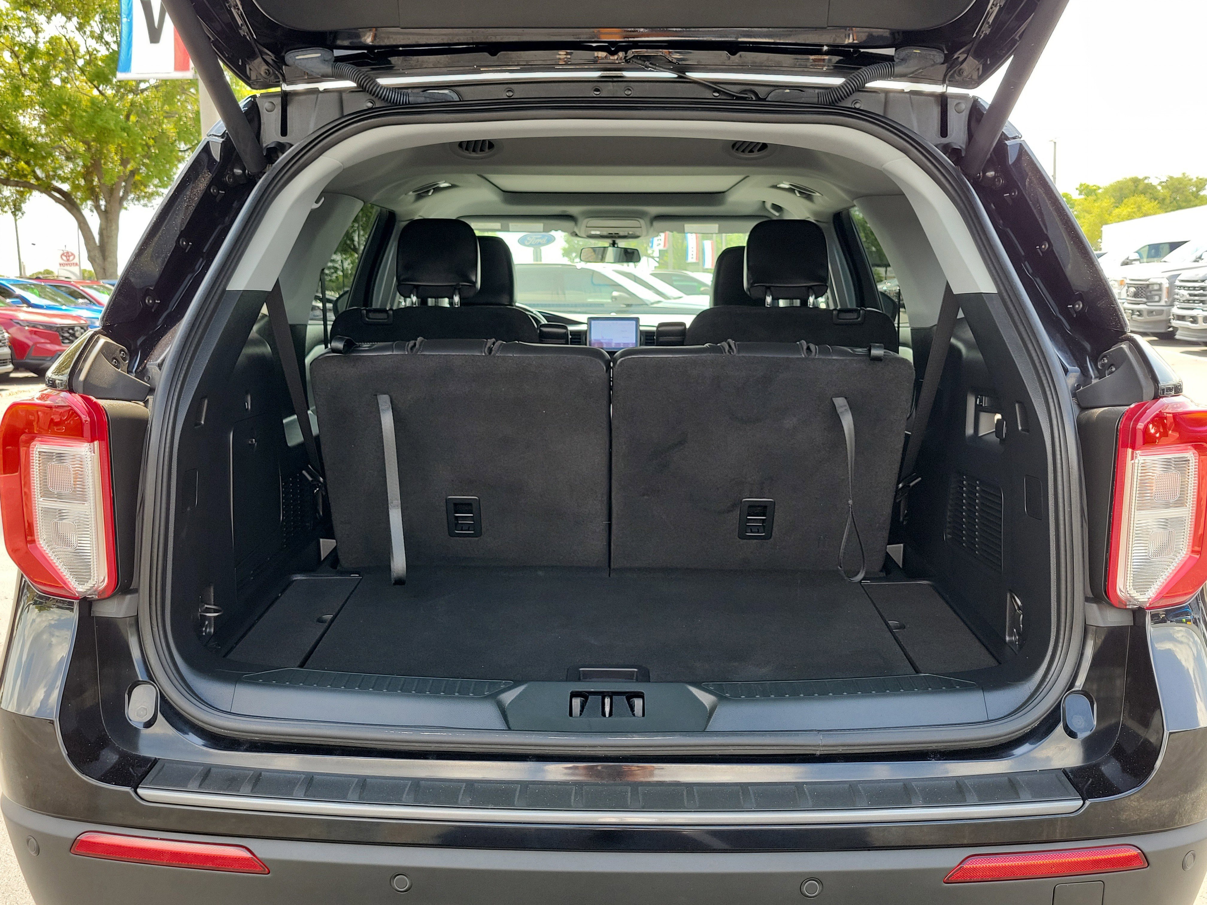 Certified 2023 Ford Explorer XLT w/ Equipment Group 202A image 11