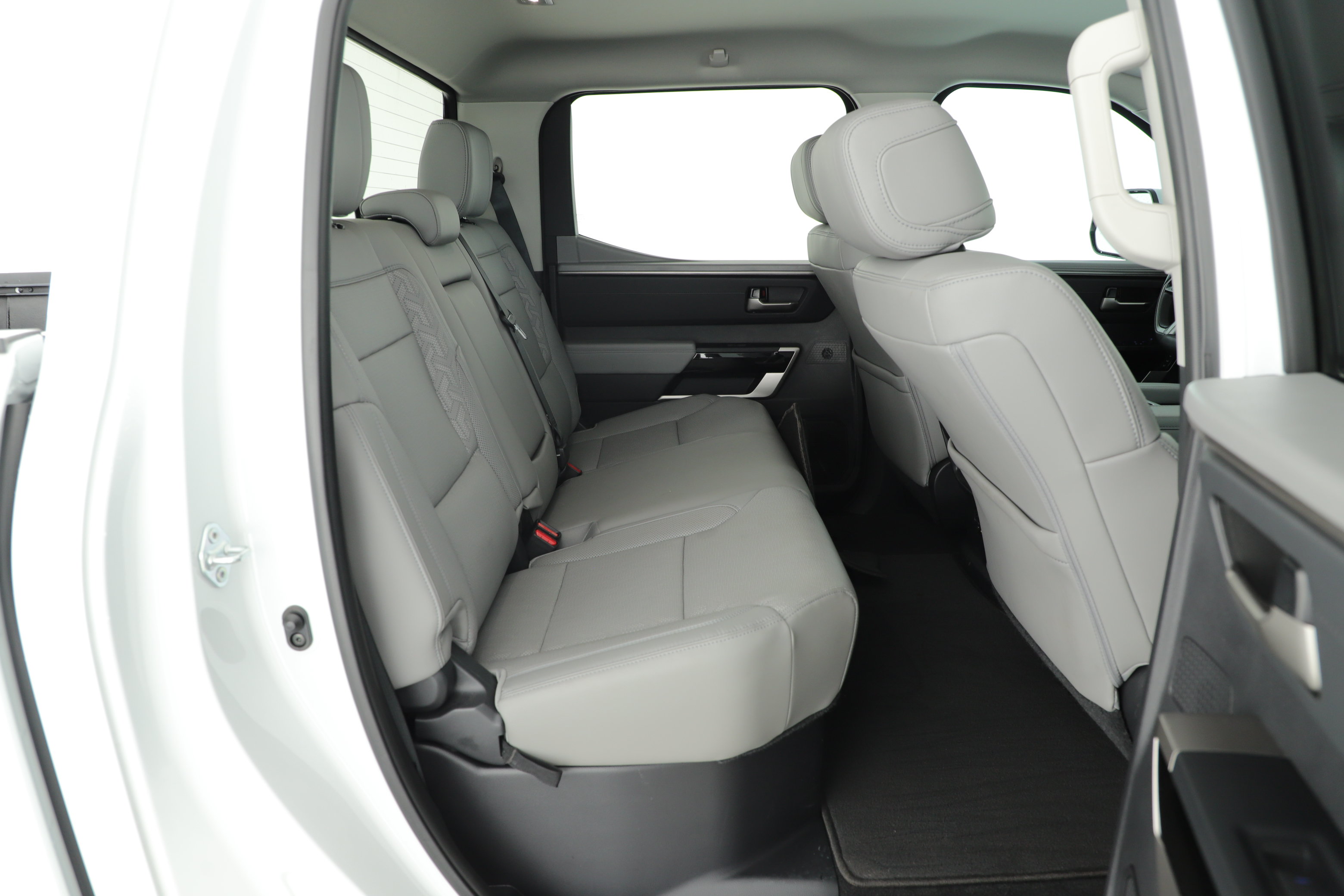 Used 2023 Toyota Tundra Limited w/ Power Package AWD/4WD image 9