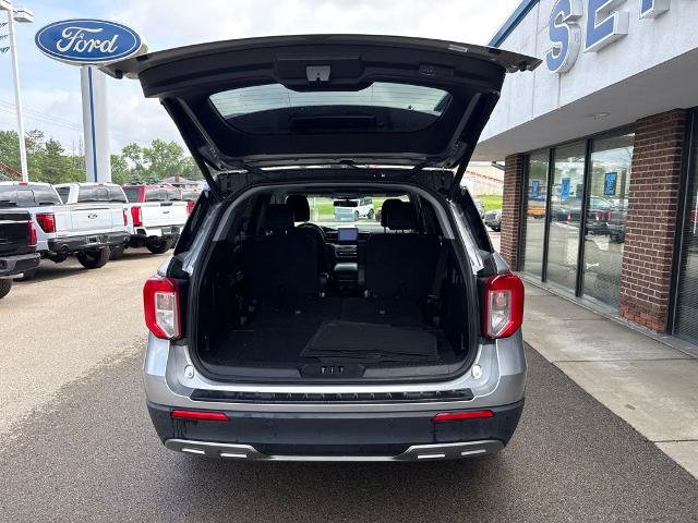 Certified 2022 Ford Explorer XLT w/ Equipment Group 202A AWD/4WD image 5