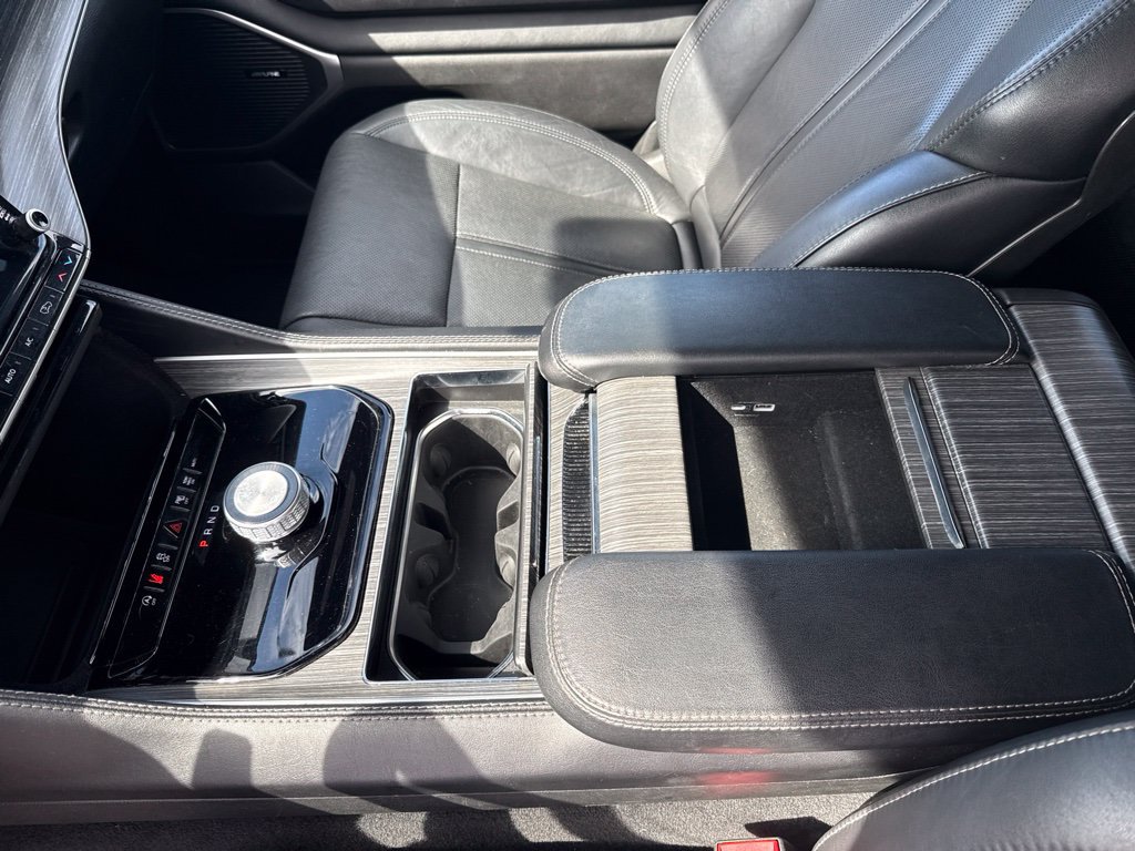 Used 2024 Jeep Wagoneer L Series II RWD image 8