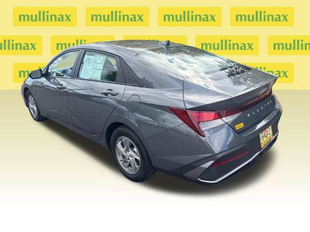 Used 2024 Hyundai Elantra SE FWD image 11