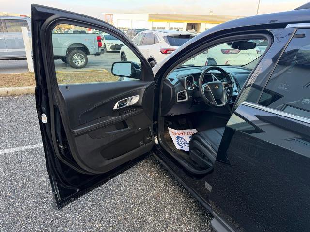 Used 2017 Chevrolet Equinox LT w/ Midnight Edition image 9