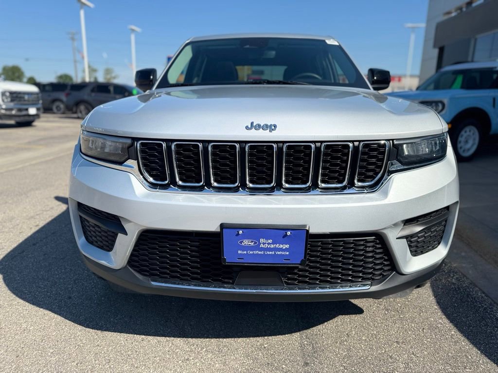 Used 2023 Jeep Grand Cherokee Laredo AWD/4WD image 39