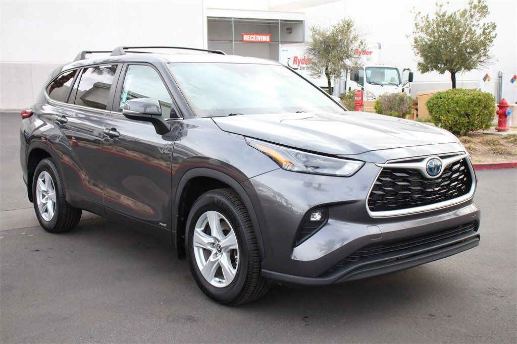 Used 2023 Toyota Highlander LE image 9