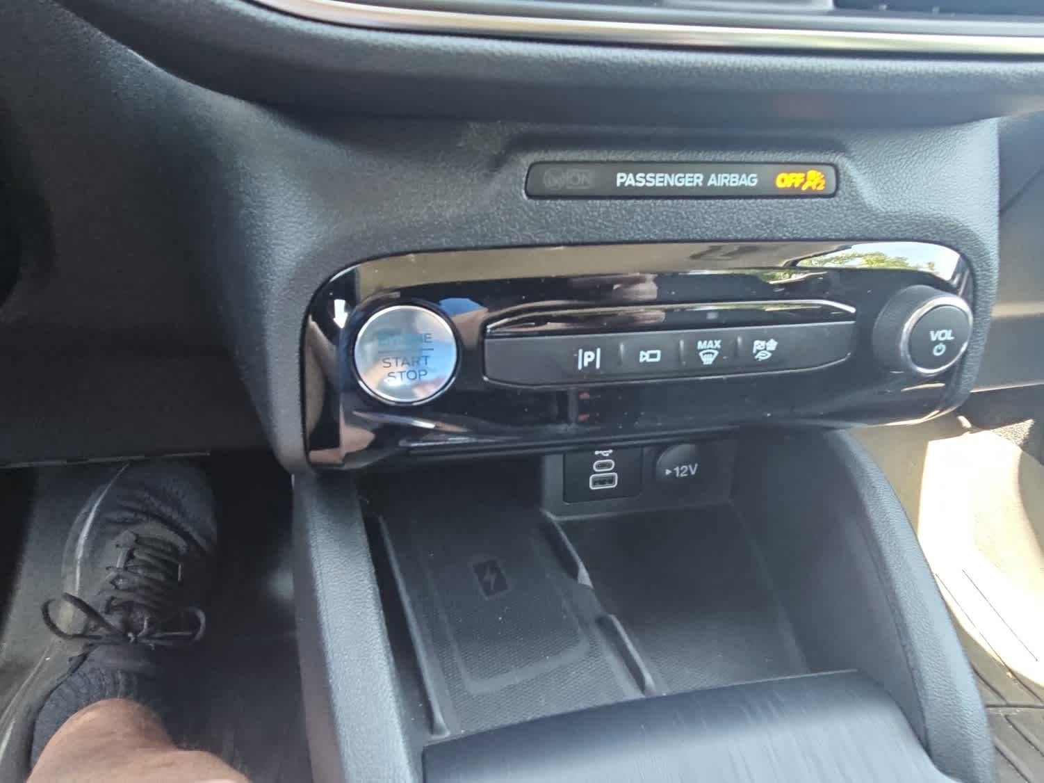 Certified 2024 Ford Escape Platinum w/ Premium Technology Package image 17