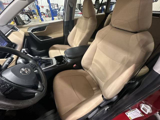 Used 2019 Toyota RAV4 LE w/ Carpet Mat Package FWD image 17