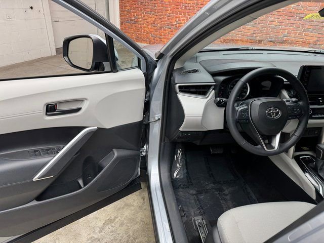 Used 2022 Toyota Corolla Cross LE image 11