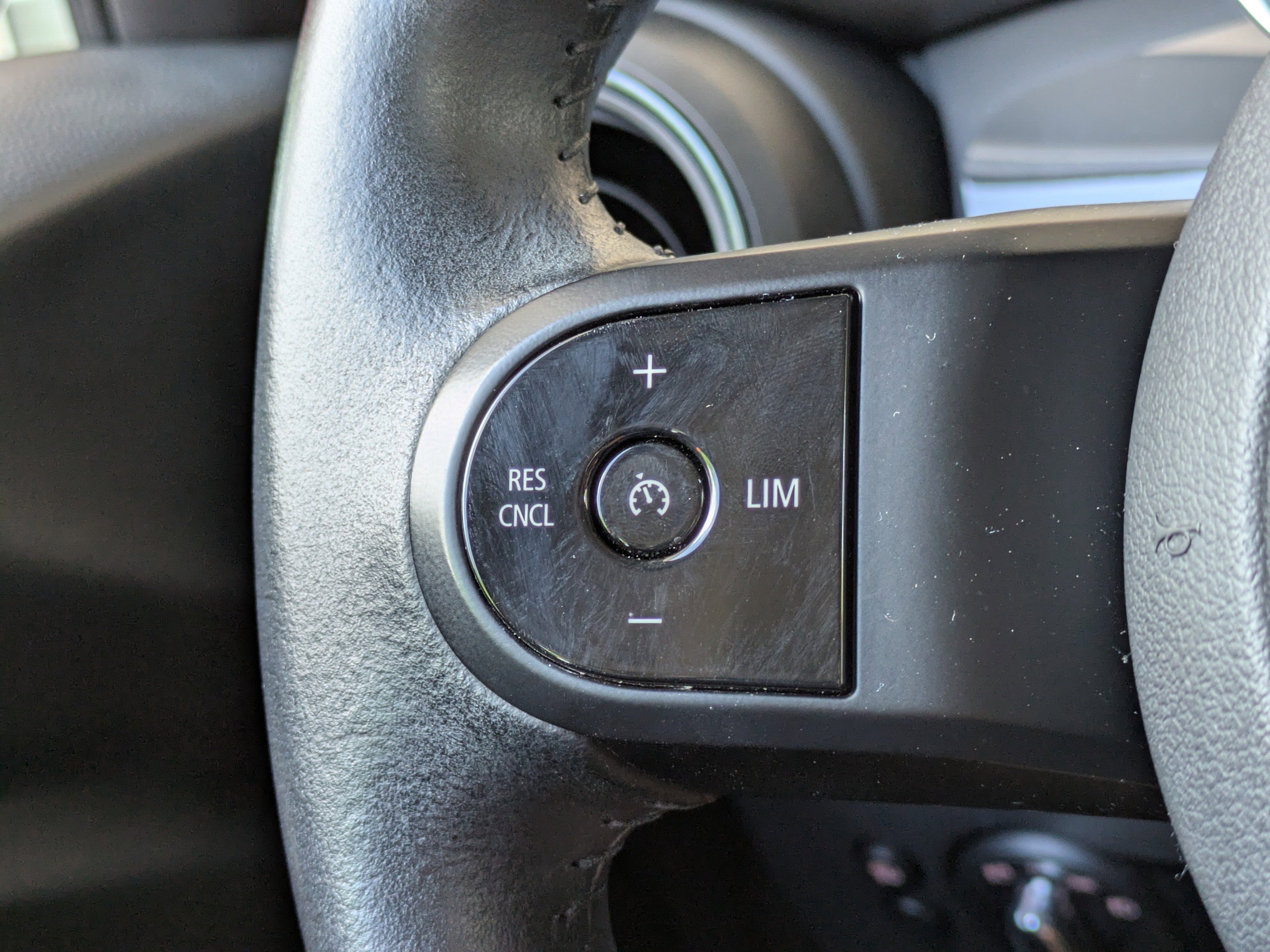 Used 2022 MINI Cooper 4-Door Hardtop w/ Storage Package FWD image 24