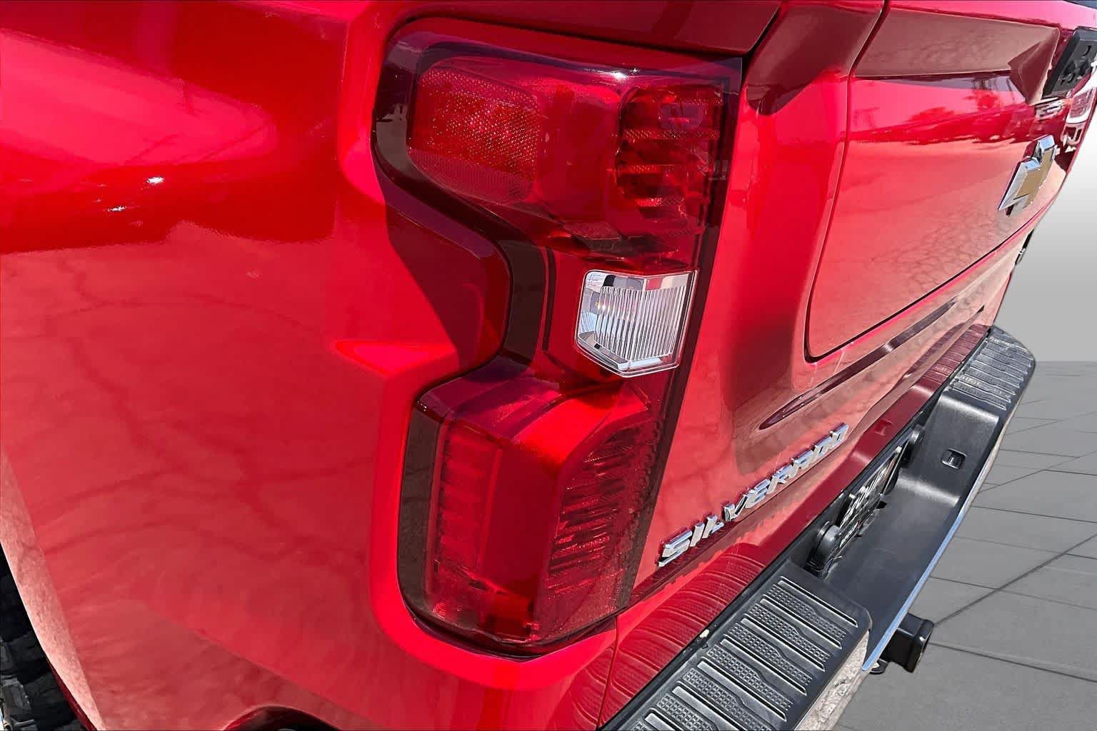 Used 2022 Chevrolet Silverado 1500 LT RWD image 22