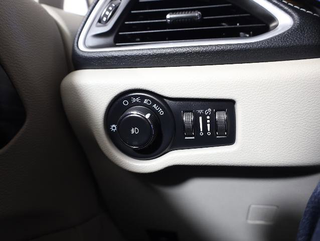 Used 2022 Chrysler Pacifica Limited image 22