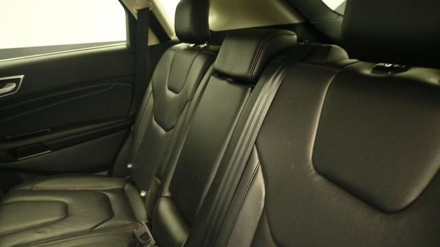 Certified 2019 Ford Edge Titanium w/ Cold Weather Package AWD/4WD image 11