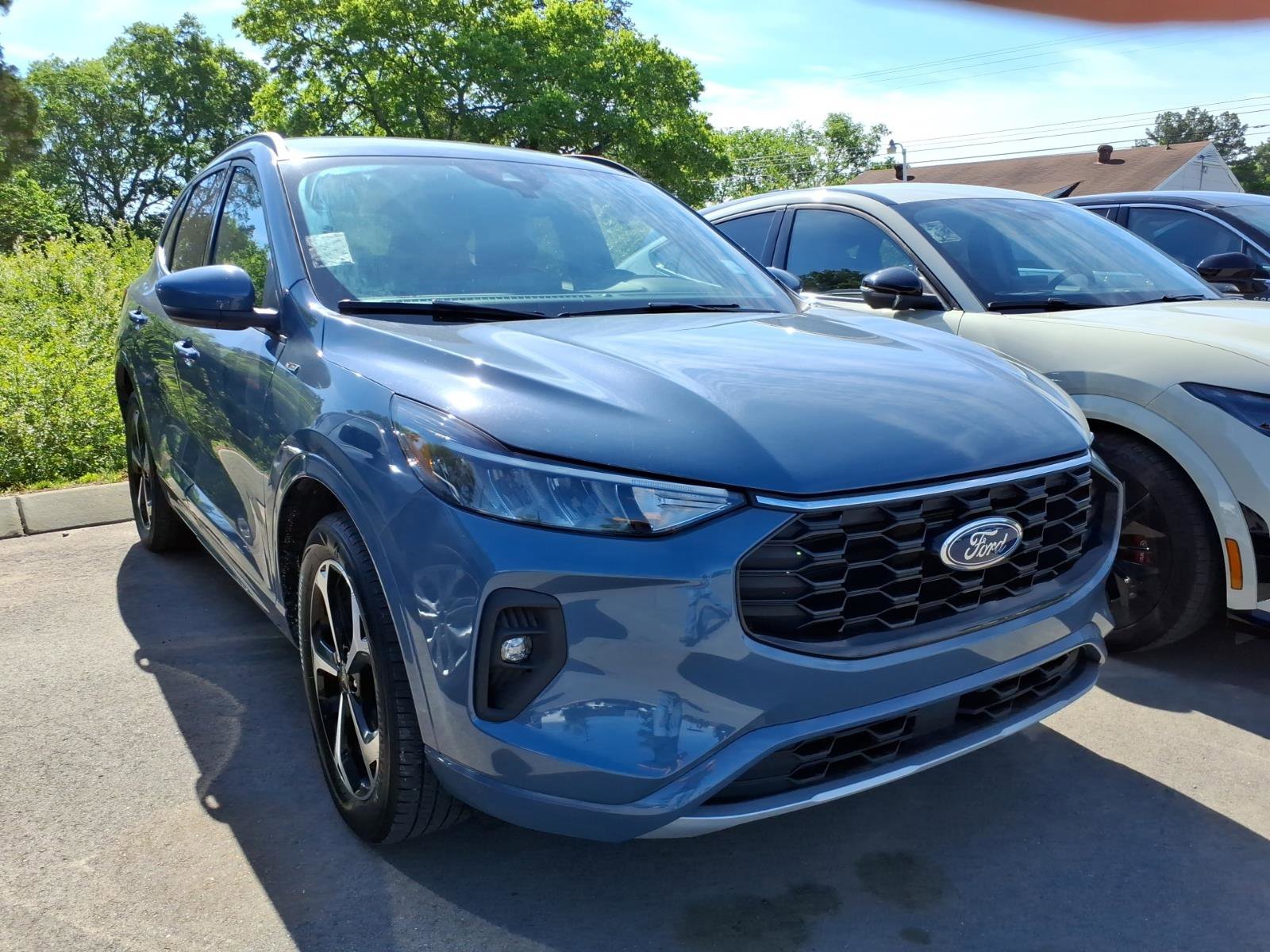 Certified 2023 Ford Escape ST-Line Select AWD/4WD image 1