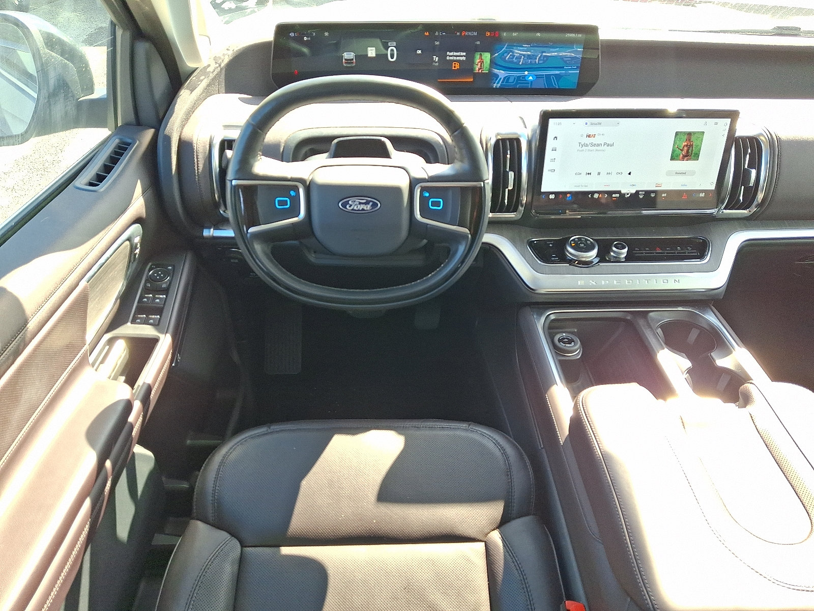 Certified 2025 Ford Expedition Max Platinum w/ Platinum Ultimate Package AWD/4WD image 11
