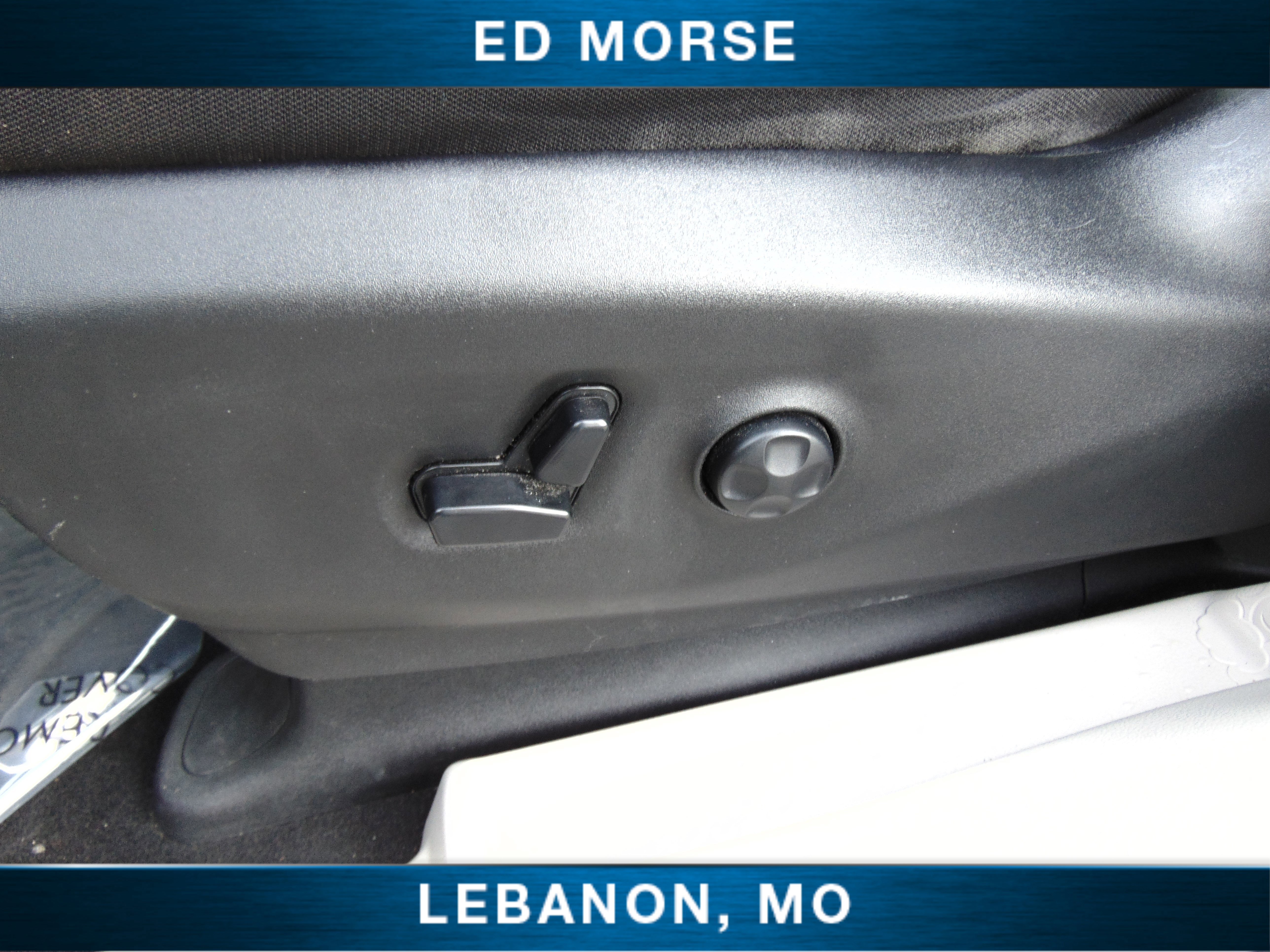 Used 2020 Chrysler Voyager LX image 18