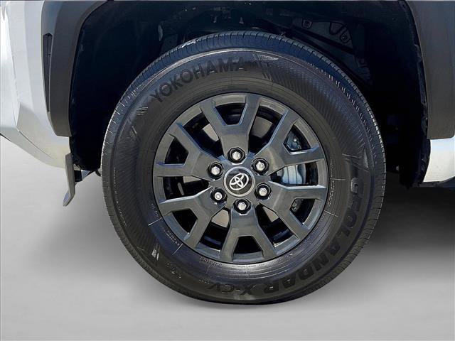 Used 2025 Toyota 4Runner SR5 AWD/4WD image 10