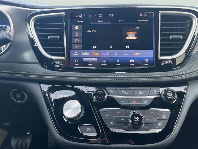 Used 2025 Chrysler Pacifica Select FWD image 20