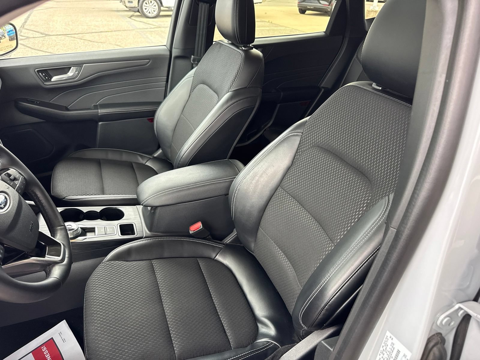 Certified 2025 Ford Escape SE FWD image 23