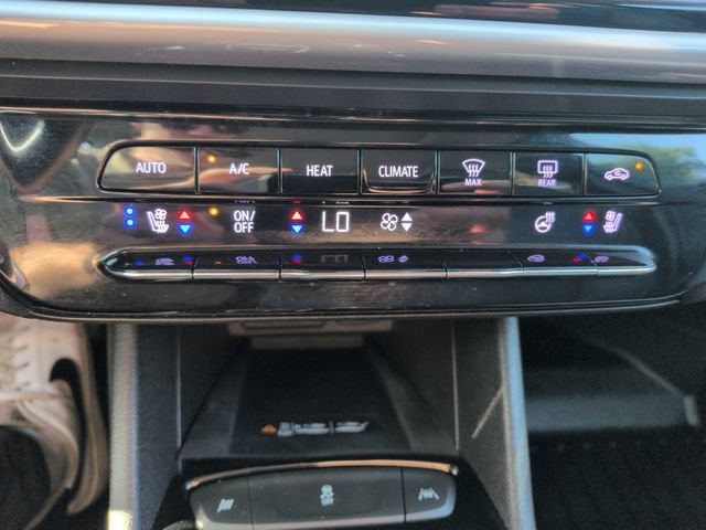 Used 2022 Chevrolet Bolt EUV Premier w/ Sun & Sound Package FWD image 41