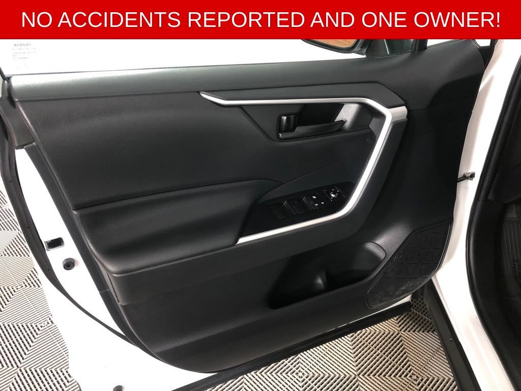 Used 2022 Toyota RAV4 LE AWD/4WD image 10