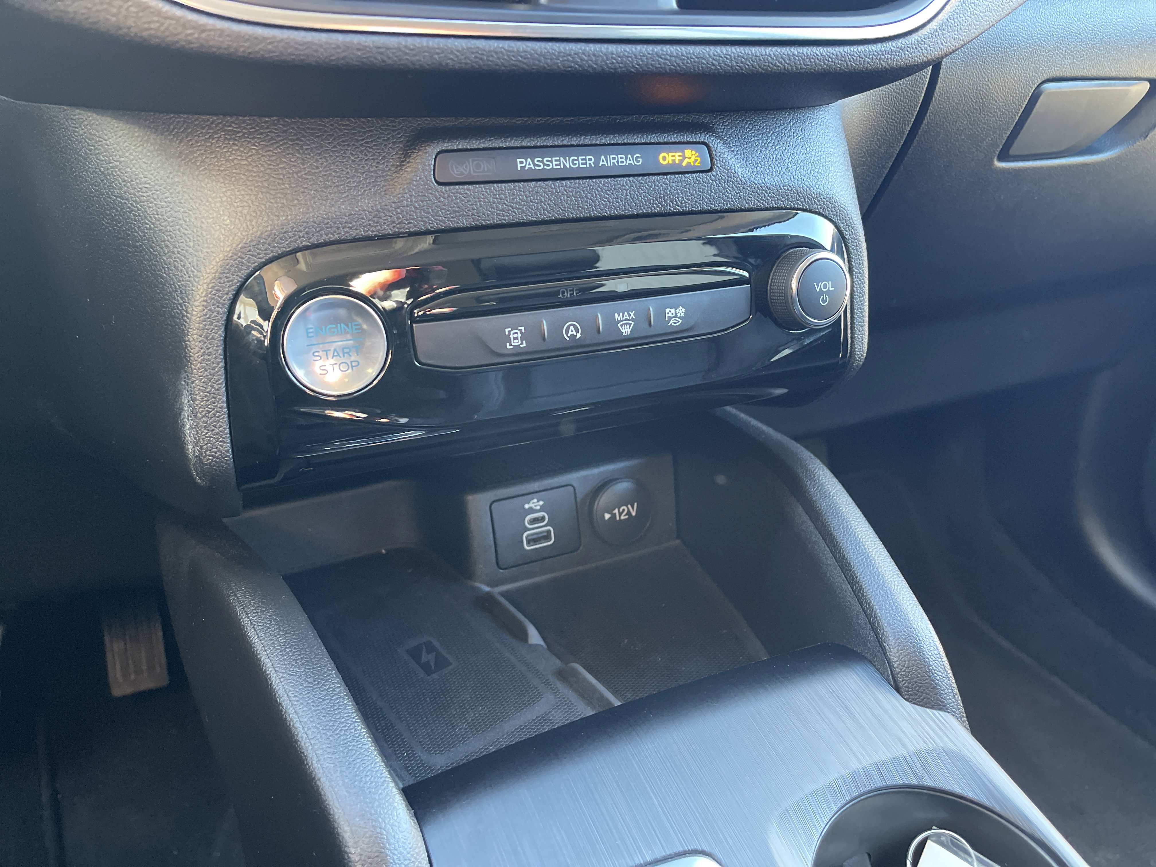 Certified 2025 Ford Escape Platinum AWD/4WD image 22