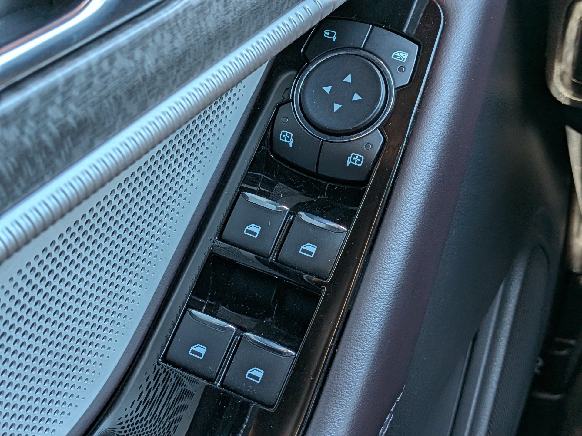 Certified 2025 Ford Explorer Platinum AWD/4WD image 29