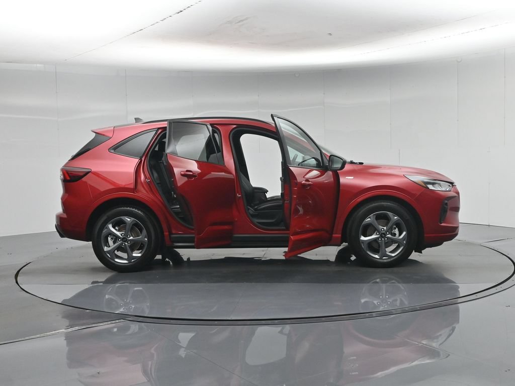Certified 2023 Ford Escape ST-Line w/ Tech Pack #1 FWD image 5