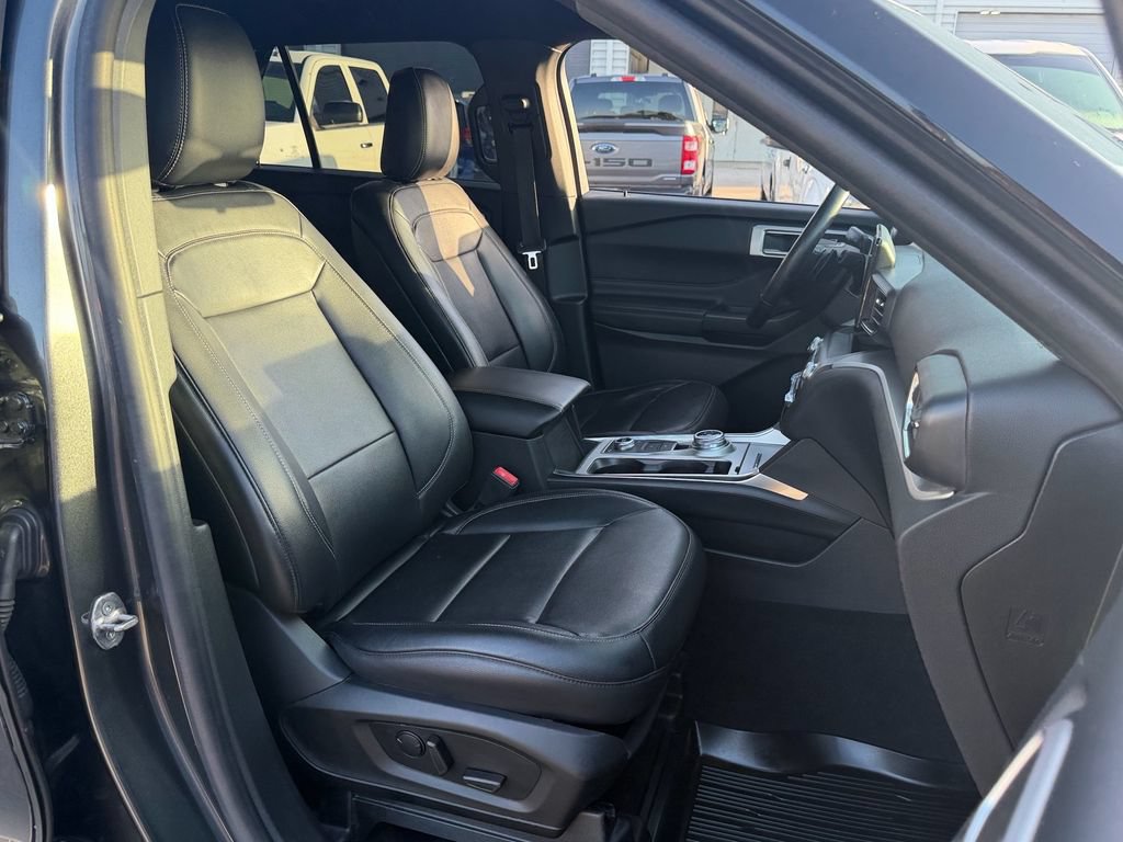 Certified 2020 Ford Explorer XLT w/ Equipment Group 202A AWD/4WD image 17