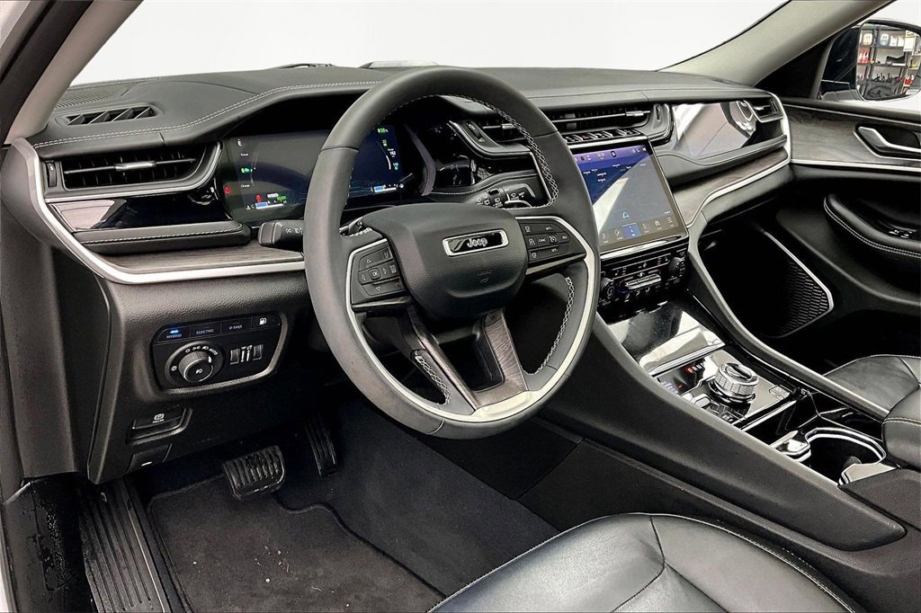 Used 2022 Jeep Grand Cherokee Limited 4xe image 14