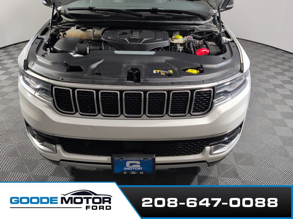 Used 2024 Jeep Wagoneer L Series II AWD/4WD image 26