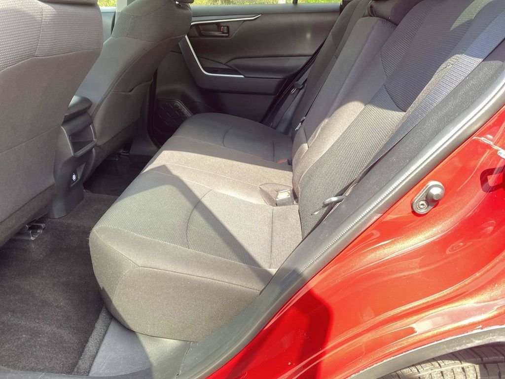 Used 2021 Toyota RAV4 LE FWD image 14