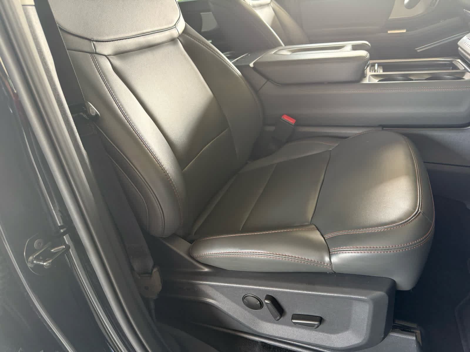 Certified 2025 Ford Expedition Active AWD/4WD image 10