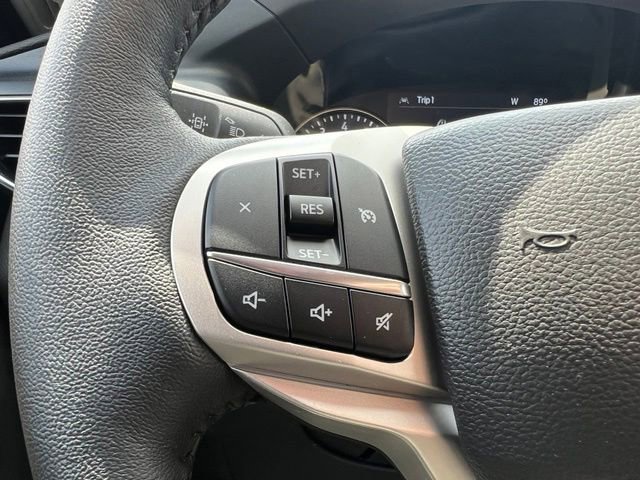 Certified 2023 Ford Explorer XLT w/ Equipment Group 202A AWD/4WD image 9