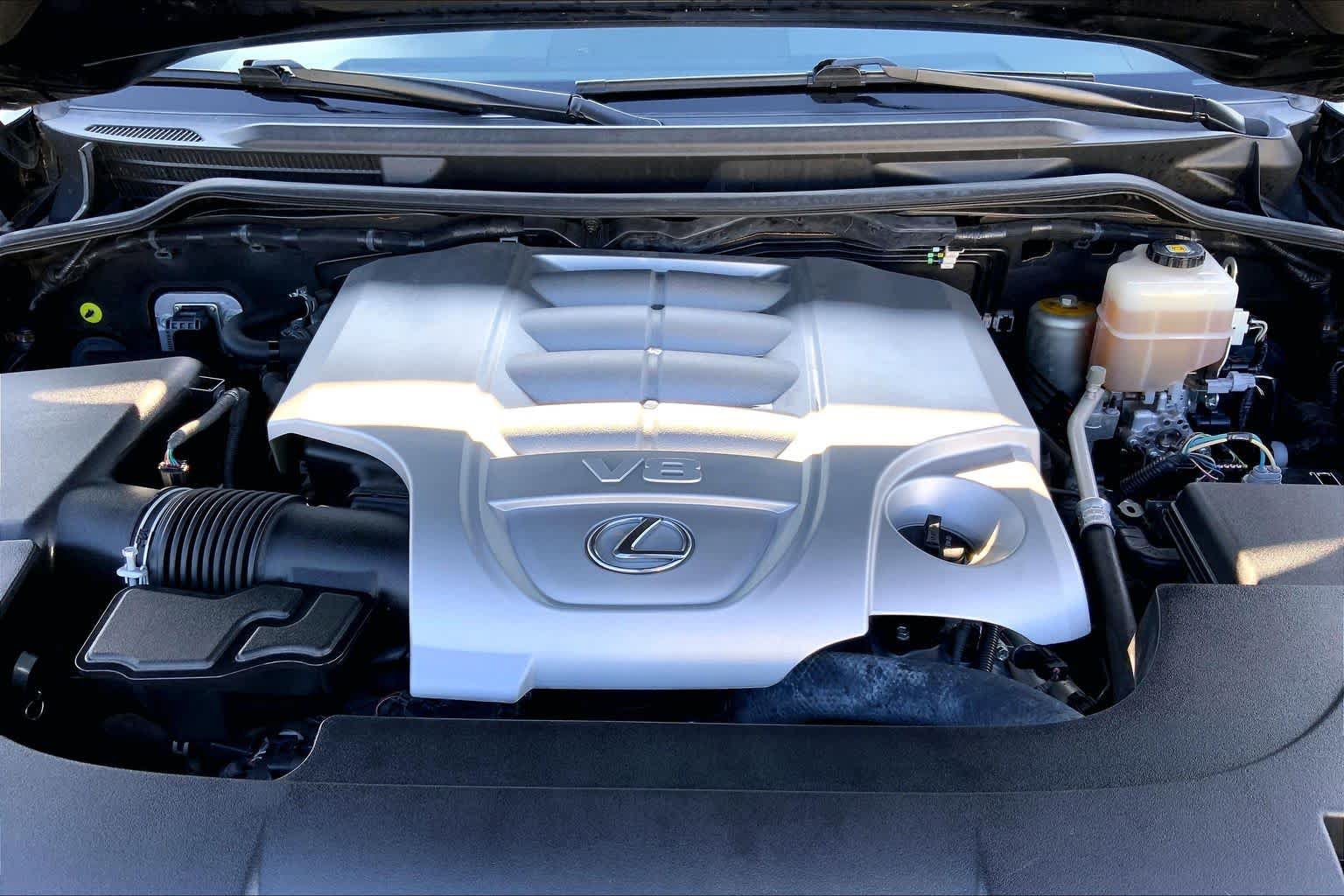 Used 2019 Lexus LX 570 4WD w/ Luxury Package image 29